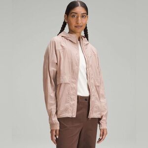 M Lululemon hood lite relaxed fit packable jacket
